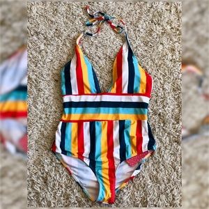 Vertical Stripe One Piece 🏖